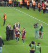 ...Puyol a Xavi už ho nesou 